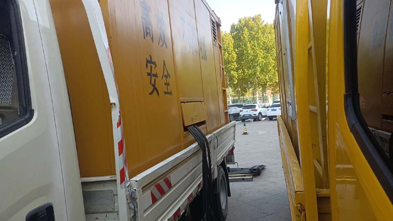 望奎如何判断柴油发电机组和UPS电源的切换时间是否符合要求？