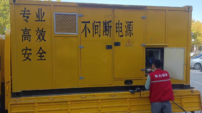 望奎柴油发电机组和UPS电源配合使用时，如何避免切换过程中的电力中断？